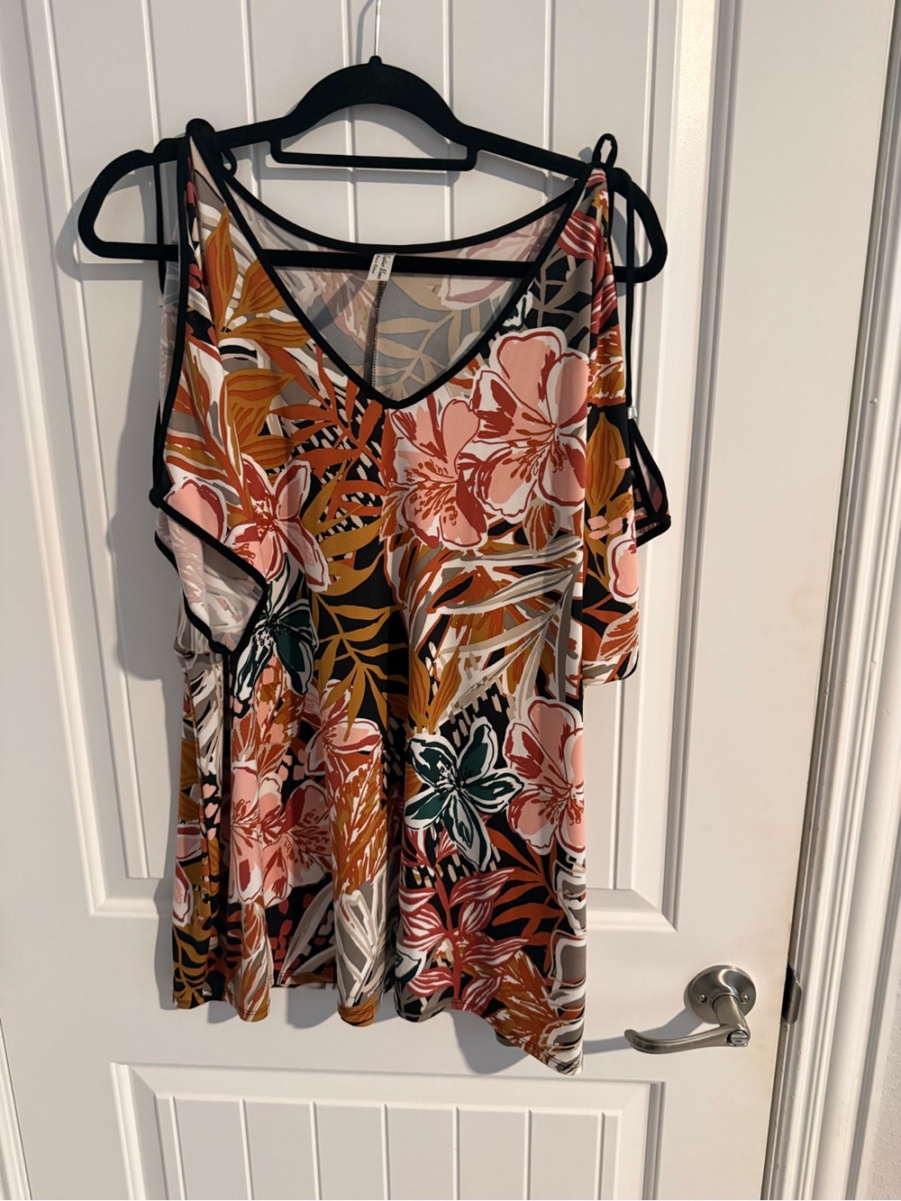 Per Seption Women’s boutique 2X Tropical Floral Cold Shoulder Blouse Black Pink